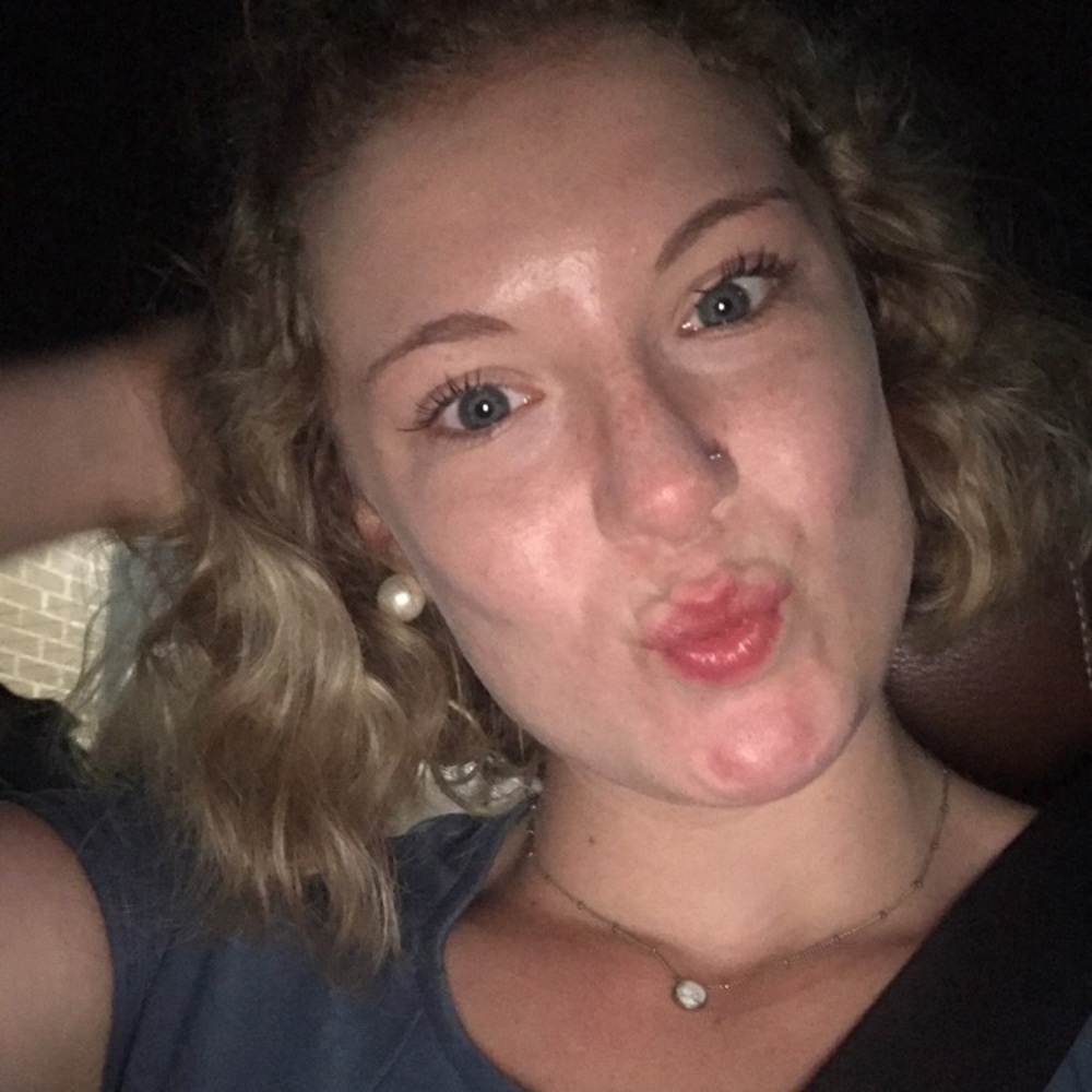 Meet your Posher, Kayla